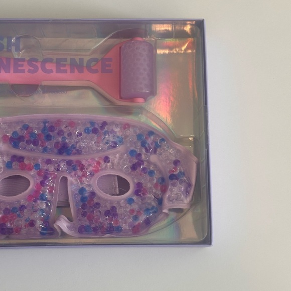 Anthropologie Lavish Luminescence Cryo Face Mask + Roller Set - Picture 3 of 7